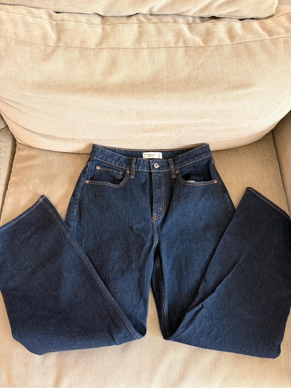 Abercrombie & Fitch High Rise 90s relaxed dark denim
